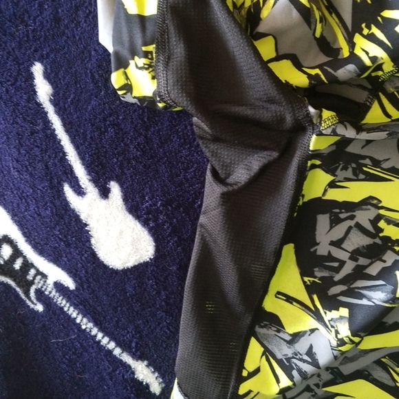 Compression camo - Picture 3 of 4